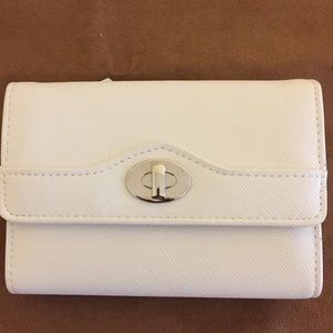 NWOT-WHITE WITH SILVER SNAP WALLET